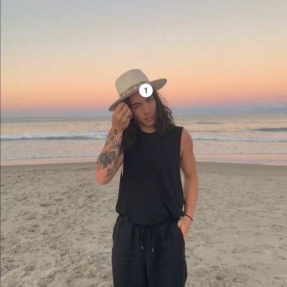 Lack of colour white hat - The Beverley - Picture 4 of 6